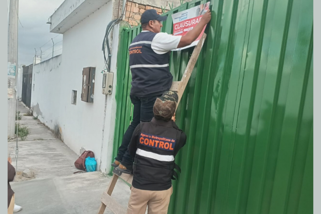 Clausuran parque acuático en Calderón por usar agua de un hidrante