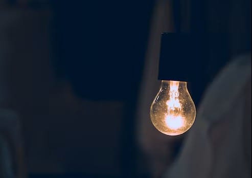 ¿Cuáles son los efectos de las desconexiones eléctricas en las industrias?
